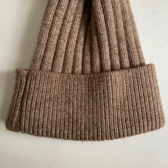 Norla knitted hat. - Picture 5 of 8